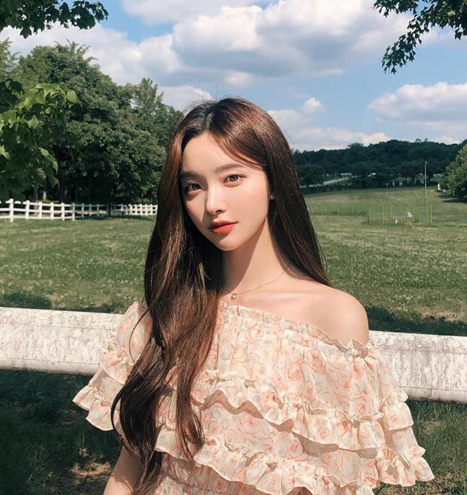 Tuy nhiên, khi so sánh Na Hee với các gương mặt ulzzang nổi tiếng cùng lúc như Lim Bora hay Park Sora, nhiều người nhận xét cô không thực sự nổi bật và quá an toàn. Sau nhiều năm, hot girl vẫn trung thành với phong cách "bánh bèo" và không có ý định làm mới hình ảnh.