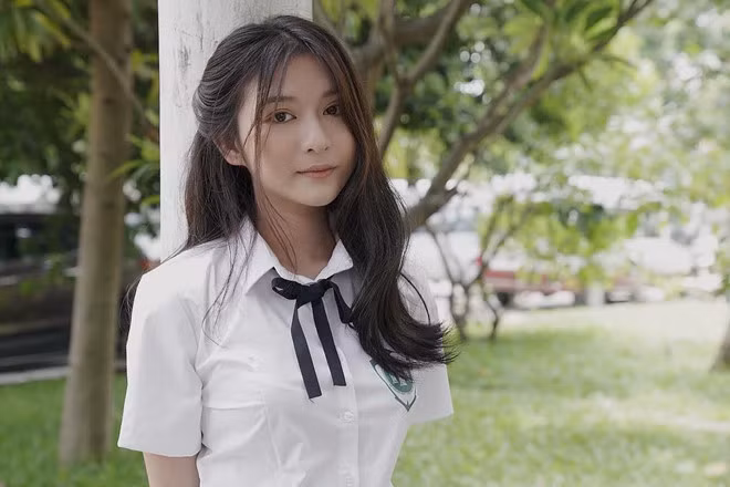 Lê Ngọc Phương Quỳnh là cô gái "quen mặt" với khán giả phim truyền hình qua những vai diễn nhỏ tuổi. Cô bắt đầu đóng phim từ lúc 5 tuổi và gây ấn tượng qua loạt phim như Tam nam vẫn phú, Ầu ơ ví dầu, Bữa tối của diều hâu...