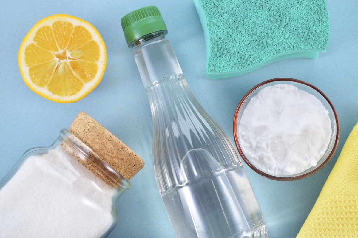 Meo lam sach bong nha cua chi voi nguyen lieu tu nhien nay-Hinh-2