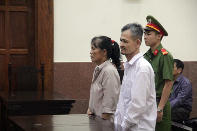 Ky la nguoi vo chu cap tien cho ke giet chong minh bo tron