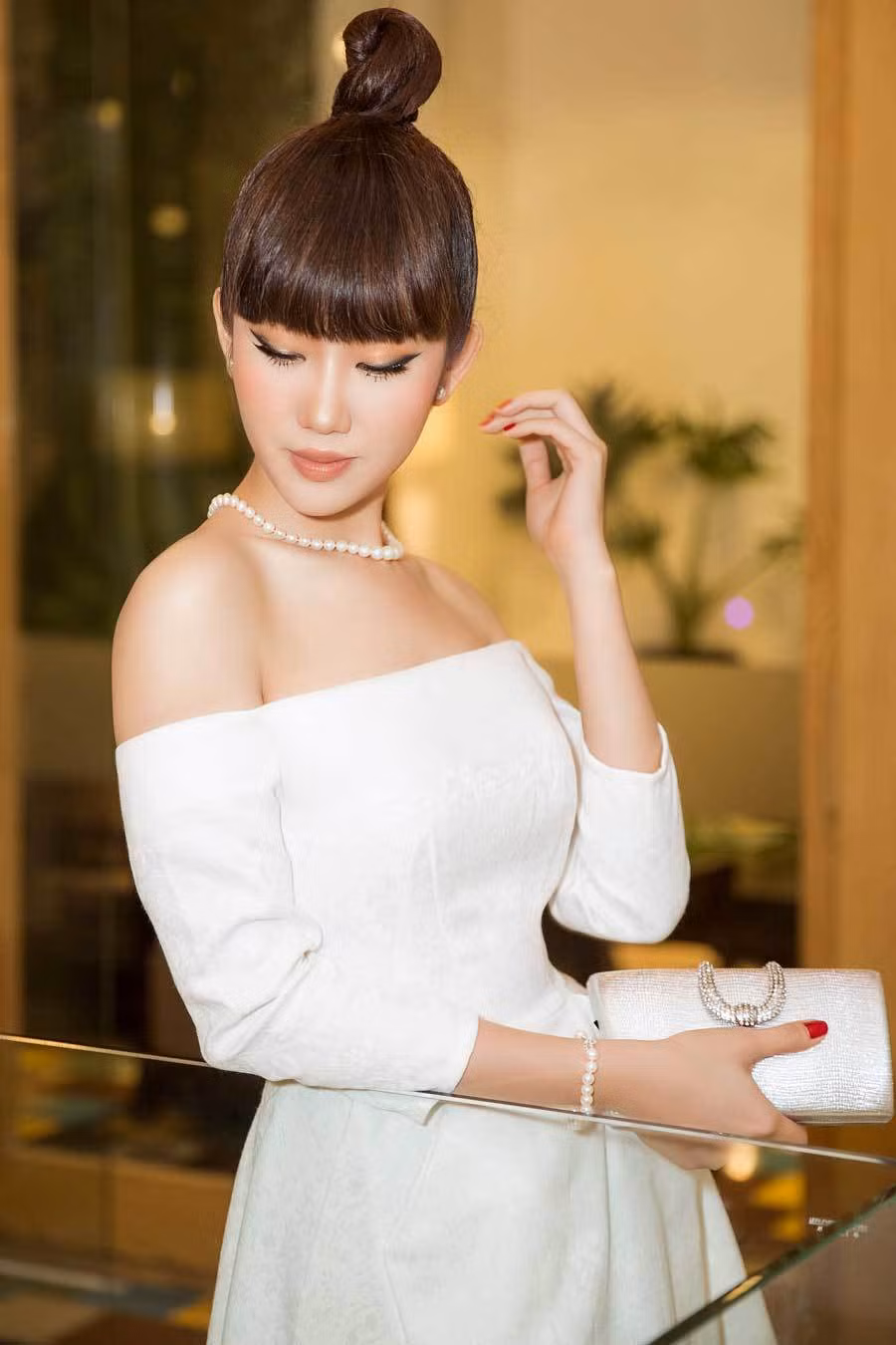 Hiện, Thuý Ngân tập trung thời gian hoàn thành vai diễn trong bộ phim "Bệnh viện Thần ái", đóng cùng Xuân Nghị, Quang Trung.