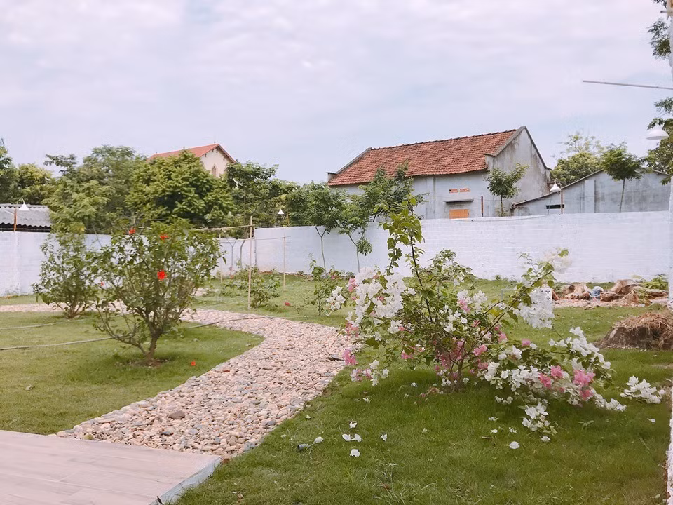 Thịnh Ngựa cho biết thỉnh thoảng sẽ trốn khỏi thành phố để trở về căn nhà ngập tràn hoa hưởng cảm giác thanh bình ở Vĩnh Phúc.