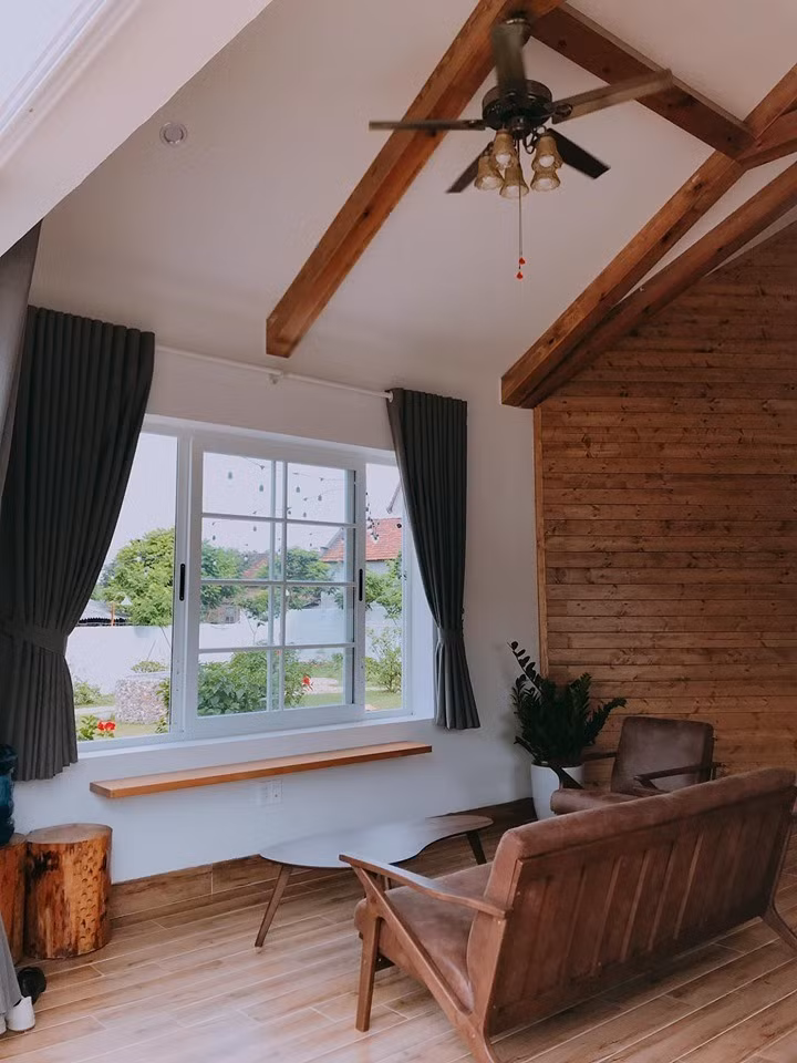 Không gian các phòng đều hướng ra vườn.