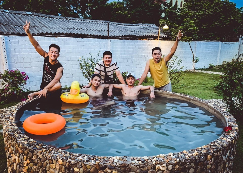 Nhà vườn là nơi mà Duy Nam có thể tha hồ tụ tập bạn bè.