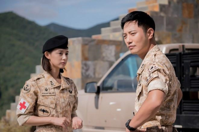 Jin Goo vào nghề từ năm 2003 qua bộ phim truyền hình All In, trong vai hồi nhỏ của Lee Byung Hun. Tài tử từng đoạt giải Rồng xanh cho vai phụ xuất sắc nhất trong phim Mother (hợp tác với Won Bin) vào năm 2009. Dù vậy, tên tuổi Jin Goo chỉ thực sự tỏa sáng sau thành công của Hậu duệ mặt trời nhờ nhân vật thượng sĩ Seo Dae Young.