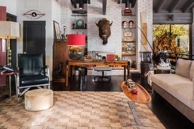 Bất động sản còn có một căn nhà phụ để những người bạn của tỷ phú Ellison đến chơi có thể ở lại với 2 phòng ngủ và 2 phòng tắm.