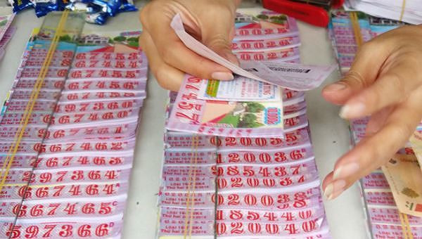 Gia dinh ly tan, bo mang vi... 