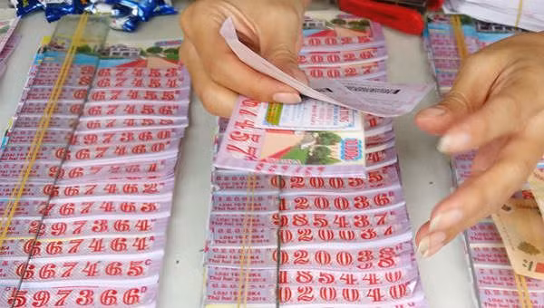 Gia dinh ly tan, bo mang vi... 