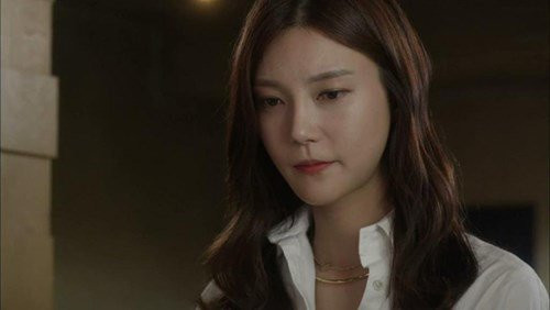 Bi phat hien cap voi sep gia, vo dung chieu hiem doi trang thay den