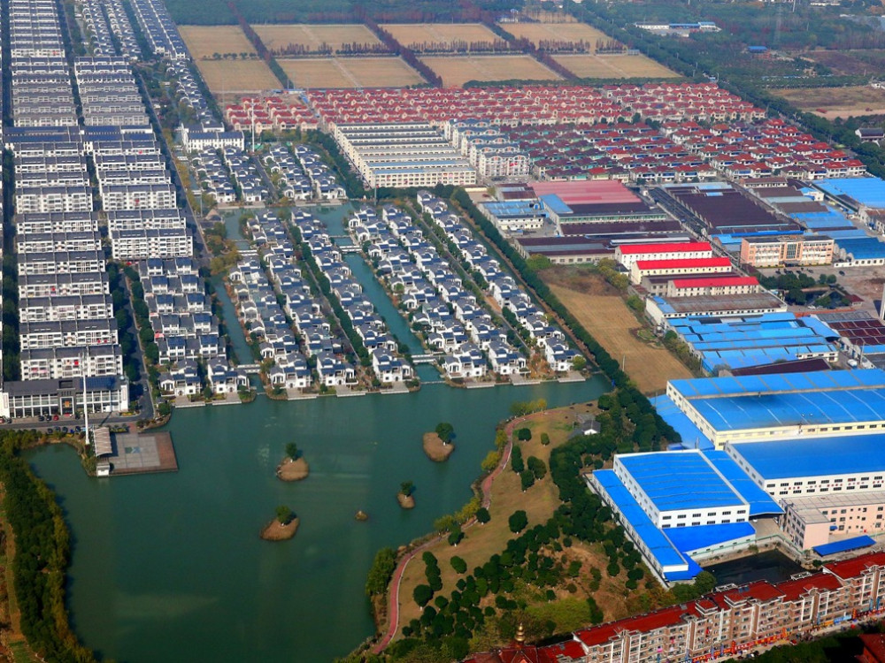 Cùng với đó, cư dân được hưởng nền giáo dục, y tế miễn phí và có tài khoản ngân hàng ít nhất 250.000 USD (khoảng 5,8 tỷ đồng) mỗi người. Tuy nhiên, nếu họ chuyển đi nơi khác, số tiền này sẽ bị tịch thu. (Nguồn ảnh: Sohu)