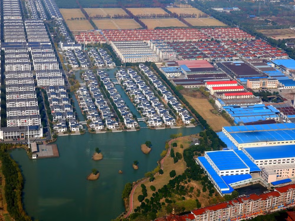 Cùng với đó, cư dân được hưởng nền giáo dục, y tế miễn phí và có tài khoản ngân hàng ít nhất 250.000 USD (khoảng 5,8 tỷ đồng) mỗi người. Tuy nhiên, nếu họ chuyển đi nơi khác, số tiền này sẽ bị tịch thu. (Nguồn ảnh: Sohu)