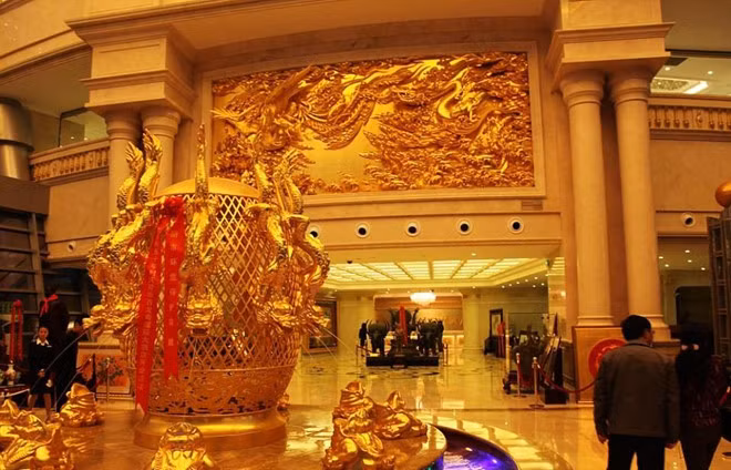 Khách sạn quốc tế 5 sao Long Wish, bao gồm 826 phòng nằm trên tầng 72 của tòa nhà. Khách sạn có 16 phòng tổng thống và 1 phòng tổng thống hạng VIP. (Nguồn ảnh: Dwnews)