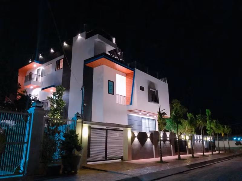 Căn biệt thự được thiết kế theo phong cách hiện đại, sang trọng.