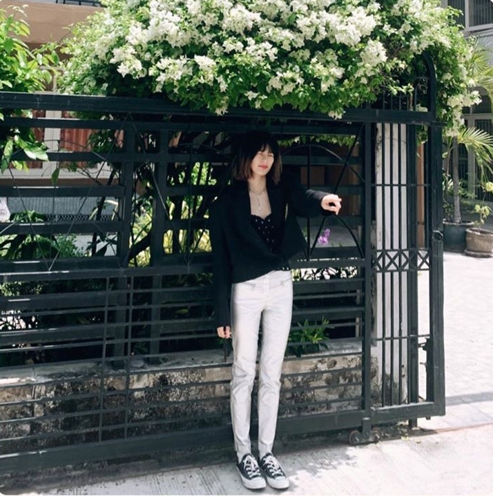 Đàm Thu Trang mở đầu tin sao Việt với triết lý hạnh phúc trước đám cưới với Cường Đô La: "Happiness is not about getting all you want... It is about enjoying all you have..." - Tạm dịch: "Hạnh phúc không phải là nhận được tất cả những gì bạn muốn... Đó là sự tận hưởng tất cả những gì bạn có".