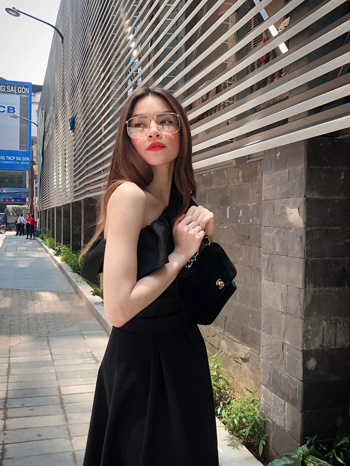 Hồ Ngọc Hà tung tăng xuống phố.