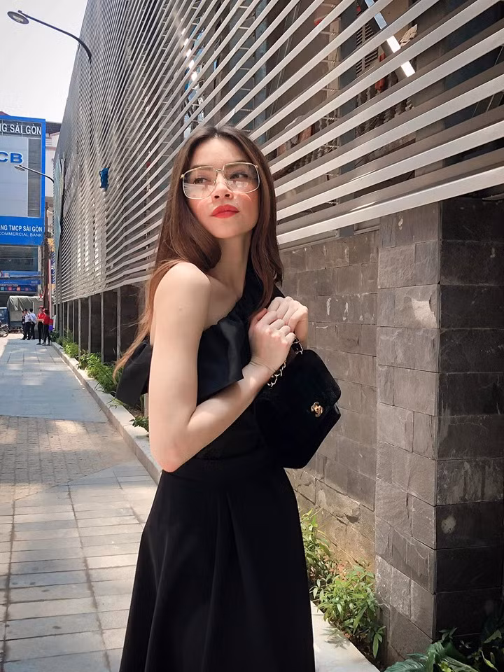 Hồ Ngọc Hà tung tăng xuống phố.