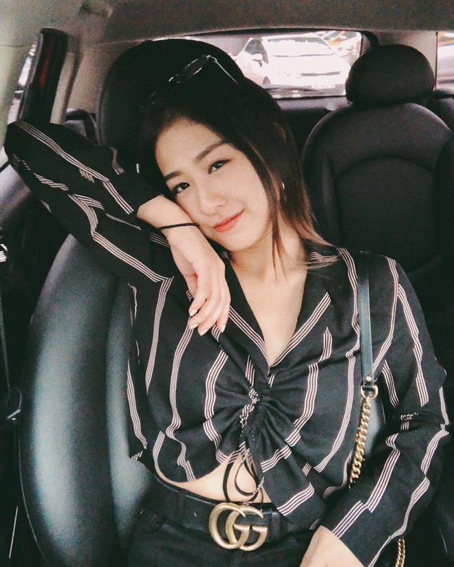 Trang Lou là cô gái luôn nhận được sự yêu thích của dân mạng khi có chuyện tình viên mãn với Tùng Sơn và cho ra đời bé Xoài đáng yêu. Cô tốt nghiệp Đại học Mỹ thuật Việt Nam, hiện là chủ của chuỗi cửa hàng thời trang tại Hà Nội. Không chỉ thế, gia đình nhỏ của Trang Lou còn thường xuyên xuất hiện ở các sự kiện lớn nhỏ, đồng thời là mẫu ảnh cho nhiều nhãn hàng.