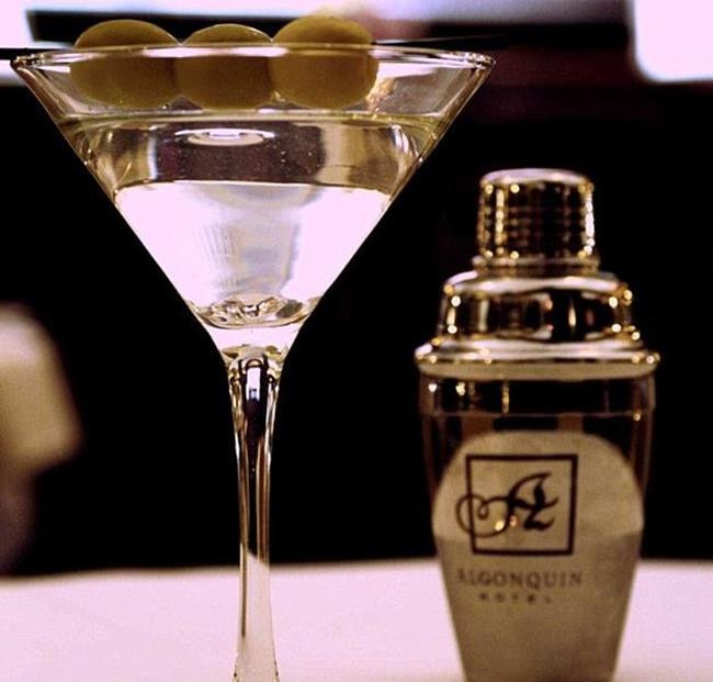 Cà phê phân voi là thức uống đắt đỏ mới nổi lên trong những năm gần đây. Một kg cà phê phân voi có giá lên tới 1.100 USD (25 triệu đồng). Ở Việt Nam, anh Năng Long ở Đắk Lắk cũng tự mình học hỏi và cho ra đời sản phẩm cà phê phân voi Tây Nguyên.