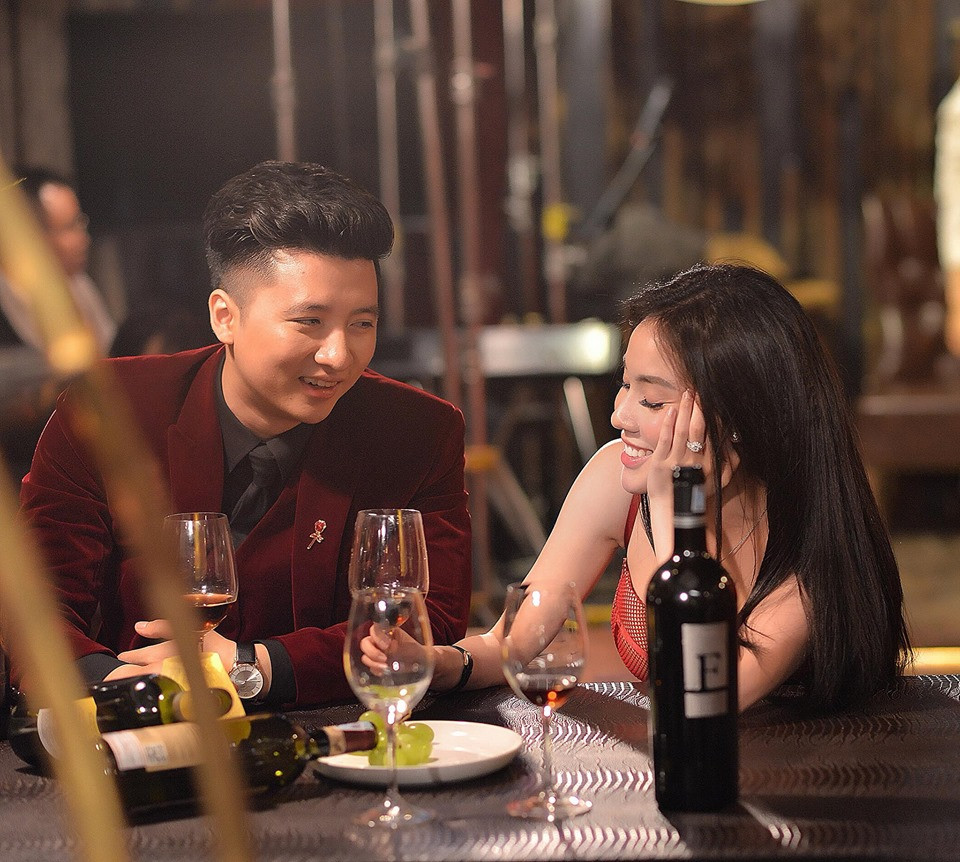 Nu giang vien xinh dep cong khai bi ban trai 