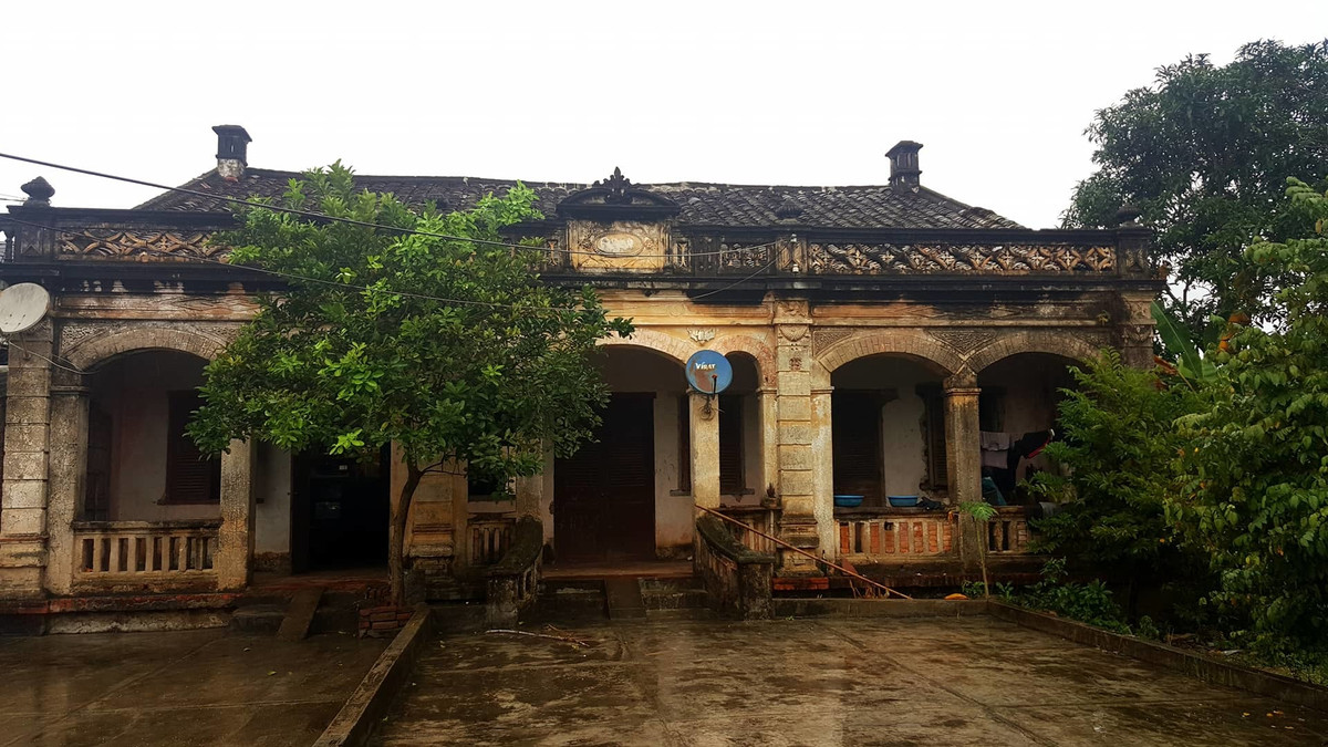 Bên ngoài căn nhà cổ của gia đình ông Bảng.