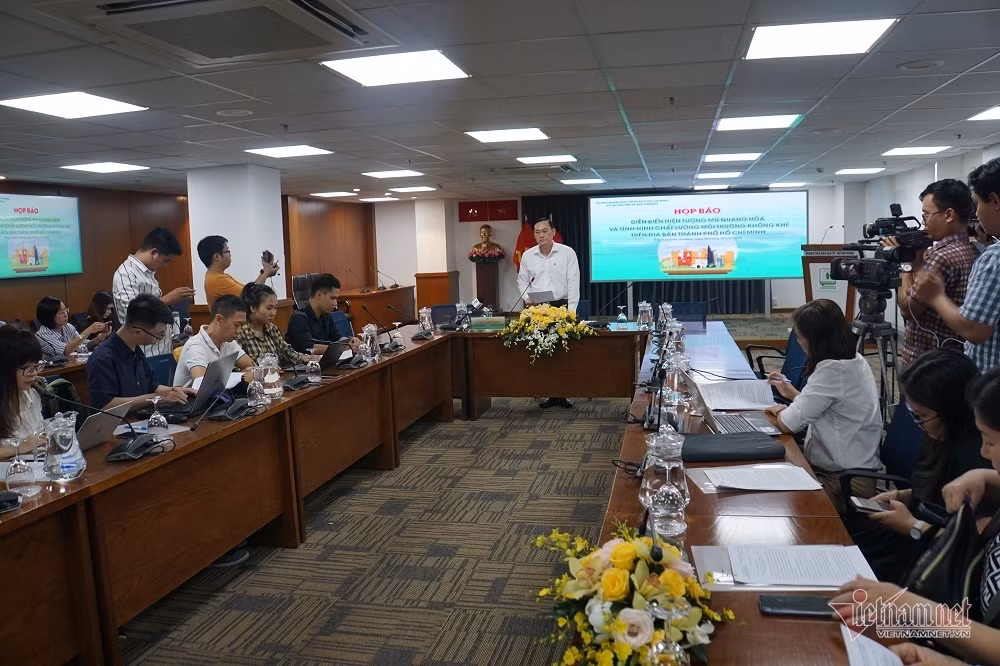 Quang cảnh buổi họp báo chiều 9/10