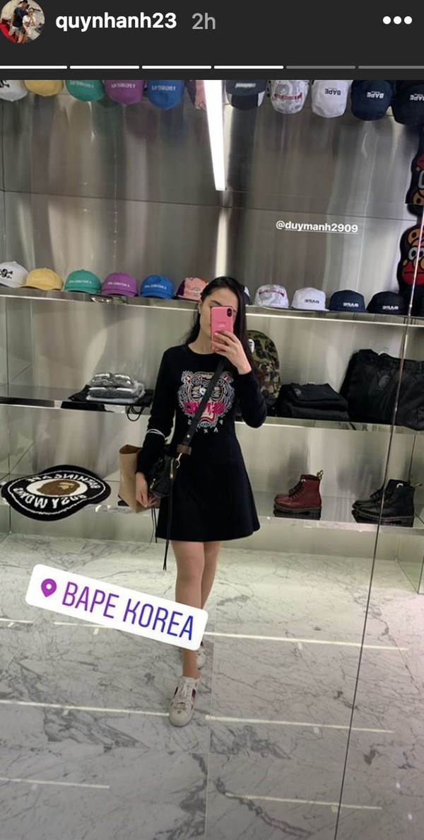 Cùng ngắm thêm một số BST hàng hiệu khác của Quỳnh Anh nhé.