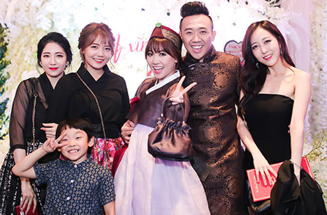 Rudya được dân mạng truy lùng từ khi xuất hiện trong đám cưới của chị gái, vào tháng 12.2016. Trong khi Maria là cái tên lạ lẫm vì cô sinh sống tại Hàn Quốc và đây là lần đầu xuất hiện trước truyền thông Việt Nam thì Rudya Yoo được nhiều người biết tới hơn bởi cô sống ở Việt Nam và thỉnh thoảng được chị gái Hari dẫn tới tham gia sự kiện trong showbiz.