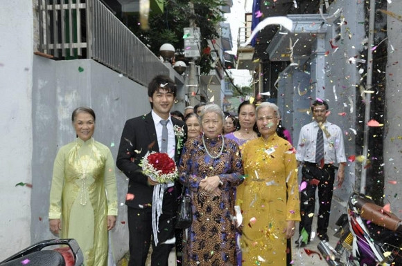 Đám cưới Bảo Anh diễn ra một cách trọn vẹn với sự chung vui của người thân, bạn bè.