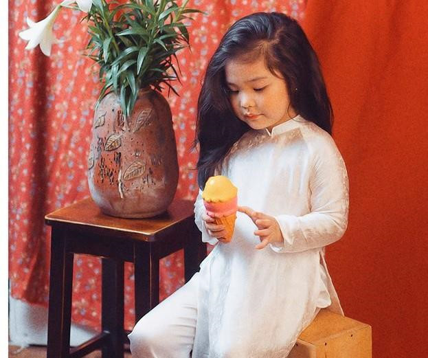 Không thể có được một tấm hình nào nghiêm túc, nhưng chính sự ngộ nghĩnh ấy của Mầm trở thành điểm thu hút sự yêu thích của cộng đồng mạng. "Thiếu nữ bên que kem chăng", "đáng yêu quá mức, nhìn cứ như Solar Mamamoo ấy", "Thiếu nữ bên hoa huệ tự ngã tự nâng",... là những bình luận dành cho các bức ảnh chụp cô bé.