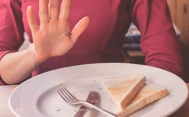 Hai thoi quen vao buoi sang lam hai gan hon uong ruou va thuc khuya