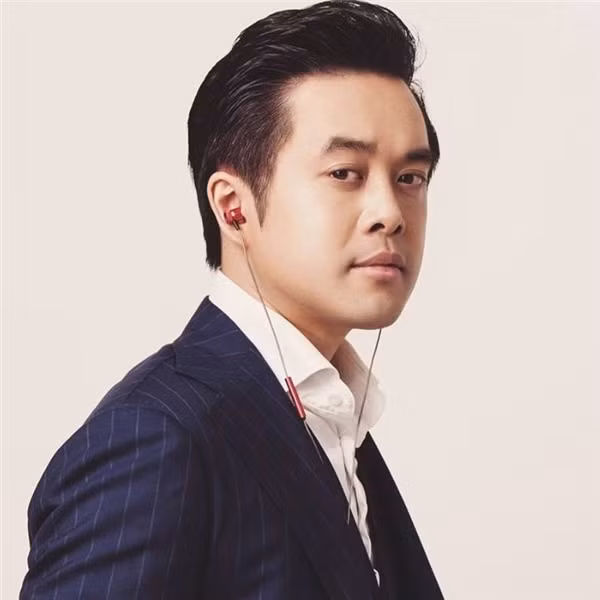 Duong Khac Linh khoe anh hoi xua, nhan mua 