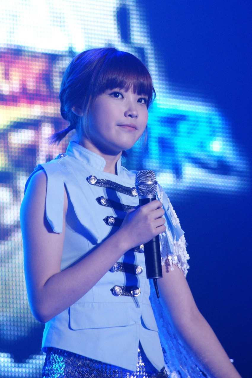 Cũng tương tự như UEE, IU từng có thân hình mũm mĩm nhưng về sau nữ idol cũng đã tích cực giảm cân.