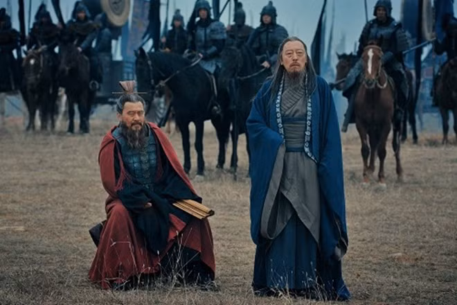 Luu Bi va Tao Thao cung nhin ra 2 mam hoa nhung bat luc?