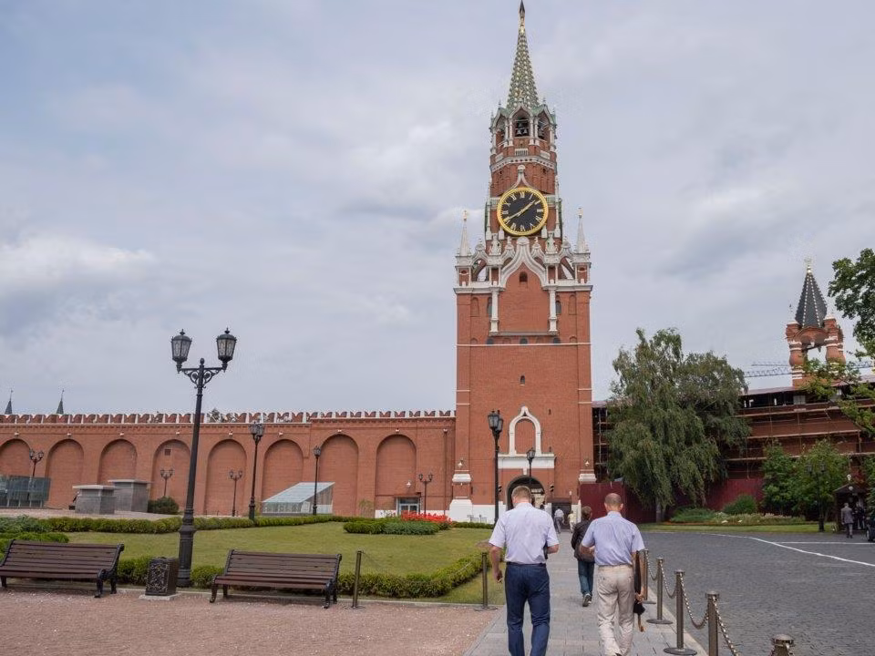 Cổng ra khỏi Điện Kremlin, dẫn đến Quảng trường Đỏ nằm ở bức tường phía đông, nơi có Tháp Spasskaya. Ảnh: Business Insider.