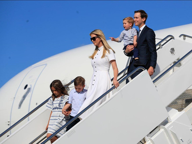Ivanka - con gái ông Trump - cũng khá giàu. Từ ngày 1/1/2016 đến ngày 31/5/2017, Ivanka kiếm được ít nhất 13,5 triệu USD. Tổng số tài sản của Ivanka Trump và chồng Jared Kushner đạt ít nhất 207 triệu USD. Theo một số nguồn tin, con số thực tế có thể lên đến 762 triệu USD. Ảnh: Shutterstock.