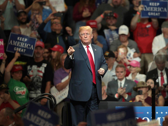 Tổng thống Mỹ rất thích vest hiệu Brioni, có giá 5.250-6.900 USD/bộ. Ảnh: Getty Images.