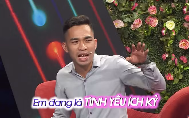 Xuất hiện tại chương trình Bạn muốn hẹn hò số 492, cặp Nguyễn Đức Cảnh và Trịnh Ngân Kỳ (cùng ở Hà Nội) có màn tranh cãi "nảy lửa" vấn đề chia tiền 3 bát phở trong lúc hẹn hò. Theo Đức Cảnh, anh chỉ trả tiền cho người yêu hai bát phở, tiền bát còn lại Ngân Kỳ phải tự trả lấy. "Chuyện mời nhau đi xem phim ai trả cũng được, dăm bảy trăm mua tặng nhau món quà cũng được. Bát phở chỉ là ví dụ thể hiện quan điểm sống", chàng trai này nói.