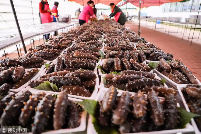 Co cuoi phuc vu 1.500 nguoi, bao ngu, hai sam ai cung co phan