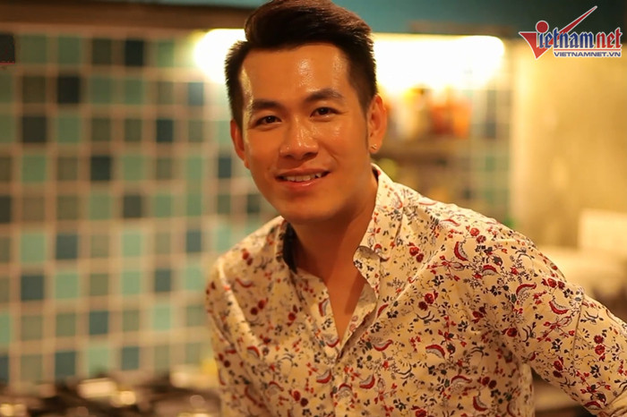  Nam ca sĩ Hồ Trung Dũng đã mua căn hộ này khoảng 8 tỷ đồng. Tuy nhiên, lúc mới nhận nhà, căn hộ này hoàn toàn chỉ có một màu trắng. Nam ca sĩ cảm thấy màu trắng không phải là mình nên thay đổi toàn bộ, đến mức lúc nghiệm thu phía chủ đầu tư đã không nhận ra căn hộ ban đầu. Dù tự tay mua nguyên vật liệu và chủ động tiết kiệm nhưng chi phí sửa sang toàn bộ cũng tốn khoảng 1,3 – 1,4 tỷ đồng.