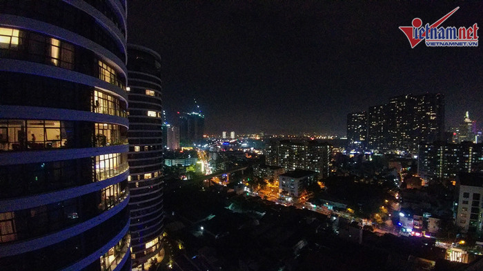 Căn hộ có 3 hướng nhìn ra quận 1, quận 2 và quận Bình Thạnh của thành phố.