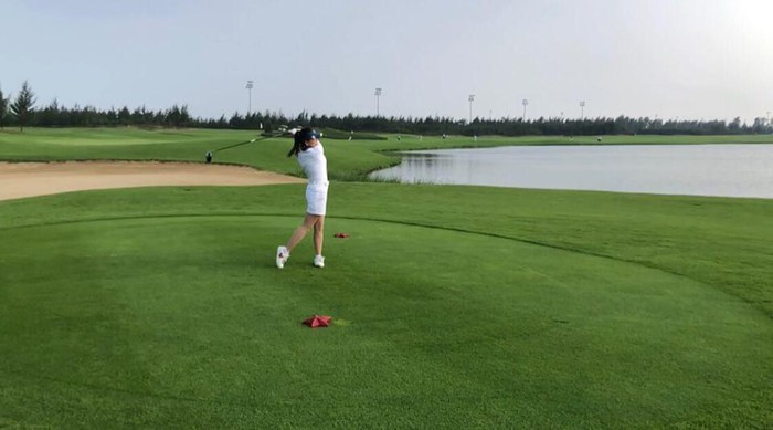 Vợ đại gia Kim Cương giờ đây có cuộc sống vô cùng vui vẻ, hạnh phúc.