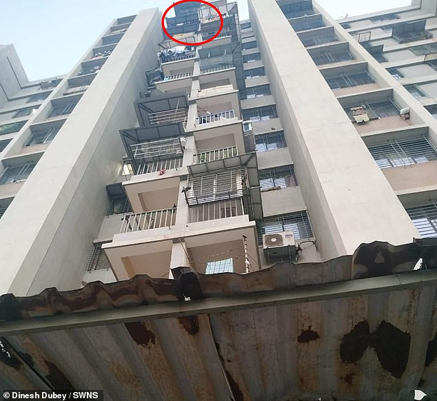 Be gai An Do roi tu tang 12 xuong dat, gap 