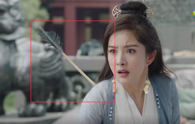 Ở phân cảnh Phù Dao (Dương Mịch) chiến đấu, mũi tên sau lưng cô có những sợi lông vũ.