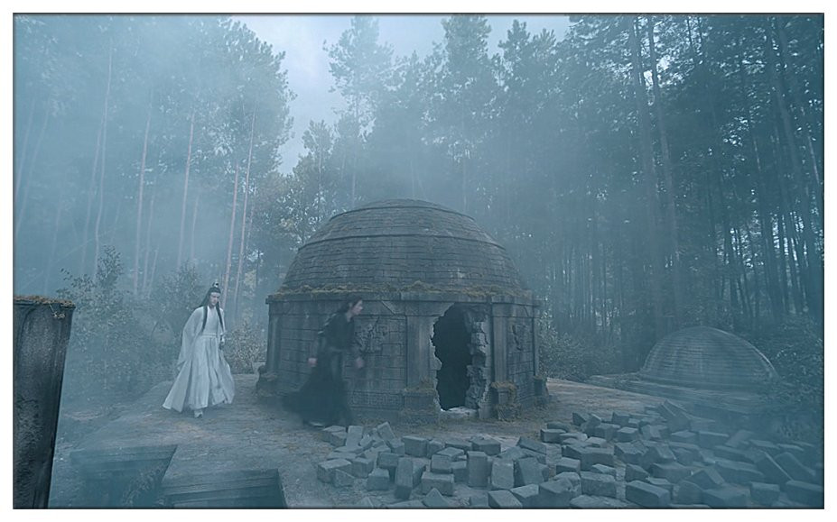 Trong "Trần Tình Lệnh", có cảnh quay bức tường bị phá hủy. Thế nhưng số gạch rơi trên đất quá nhiều so với lỗ hổng trên tường.