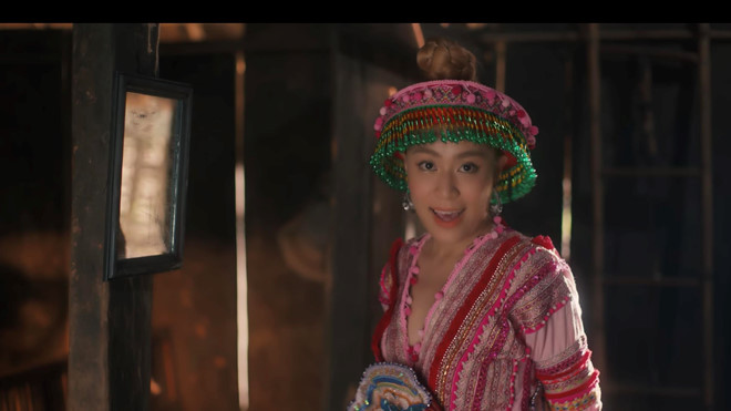 Tác phẩm đầu tiên xuất hiện là Vợ chồng A Phủ của nhà văn Tô Hoài. Hoàng Thùy Linh hóa thân thành Mị - nhân vật chính trong tác phẩm, đại diện cho hình tượng người phụ nữ trong xã hội phong kiến.