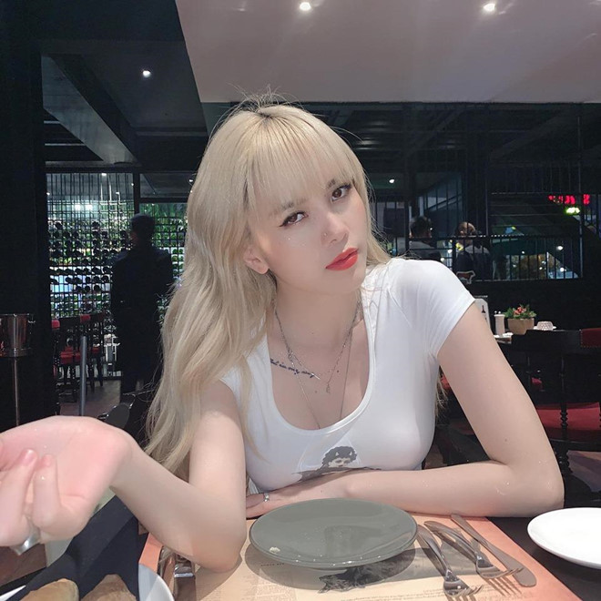 Hình thể đẹp, thời trang ấn tượng là hai trong số những yếu tố giúp Thiều Bảo Trâm được chú ý hơn khi theo đuổi sự nghiệp ca hát. 9X cho rằng ngoại hình xinh đẹp chỉ là một phần lợi thế. Theo cô, một nghệ sĩ muốn hoạt động nghệ thuật lâu dài cần cả tài năng và nỗ lực. Cô chia sẻ luôn cố gắng đổi mới bản thân cũng như các sản phẩm âm nhạc để ghi dấu ấn với khán giả.