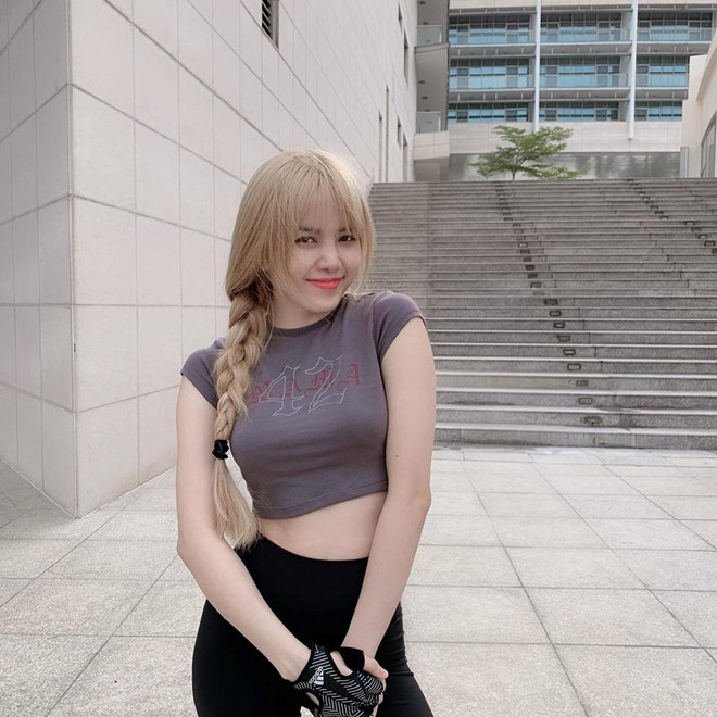 9X tâm sự ngoài âm nhạc, thời trang chính là đam mê khác của cô, giúp cô cảm thấy vui và sáng tạo hơn trong cuộc sống. Thiều Bảo Trâm quan niệm việc dùng hàng hiệu phụ thuộc vào suy nghĩ, nhu cầu của mỗi người, chứ không phải thước đo để đánh giá.