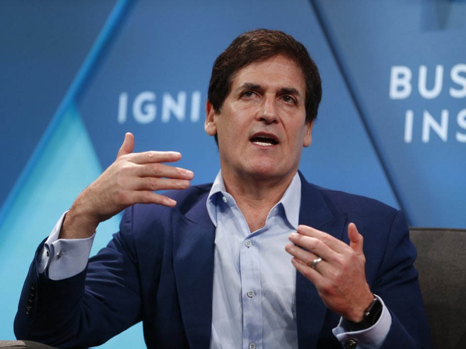 Nhà đầu tư Mark Cuban sở hữu 3 máy bay riêng. Tỷ phú cho rằng điều quan trọng nhất với mình là thời gian và máy bay riêng góp phần mang lại điều đó cho ông.