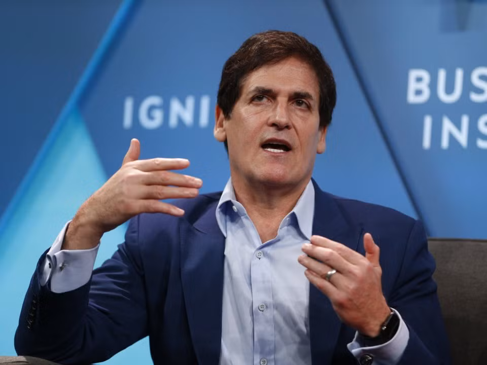 Nhà đầu tư Mark Cuban sở hữu 3 máy bay riêng. Tỷ phú cho rằng điều quan trọng nhất với mình là thời gian và máy bay riêng góp phần mang lại điều đó cho ông.