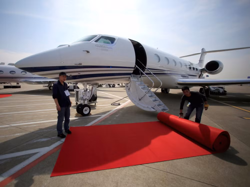 Chiếc Gulfstream G650ER của Jeff Bezos có 8 chỗ ngồi và trị giá 65 triệu USD.